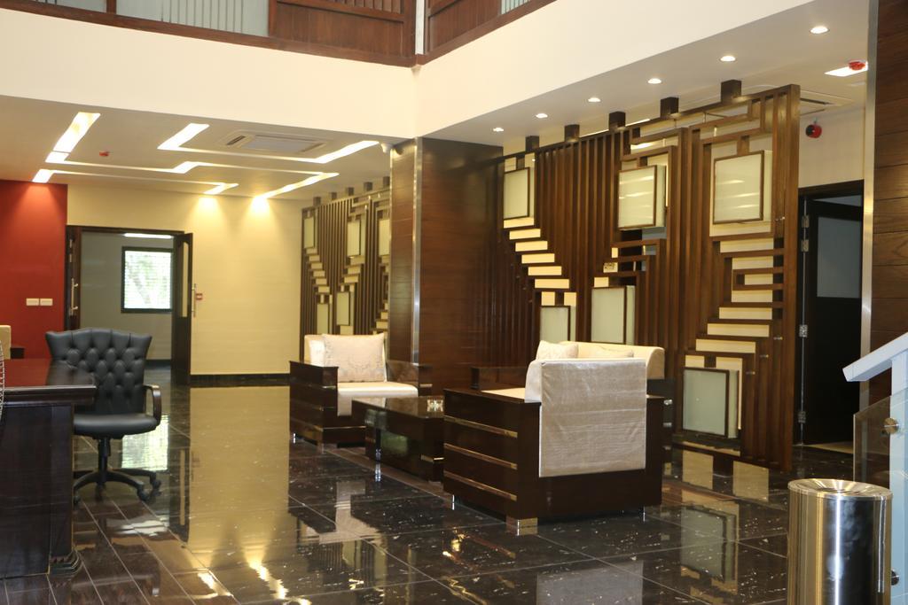 Royaute Luxury Suites And Hotel Gulberg Lahore Exterior photo